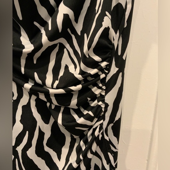 Ispiri Cowl Neck Sleeveless Top with Rousing on Left Side - Size S - Picture 3 of 5